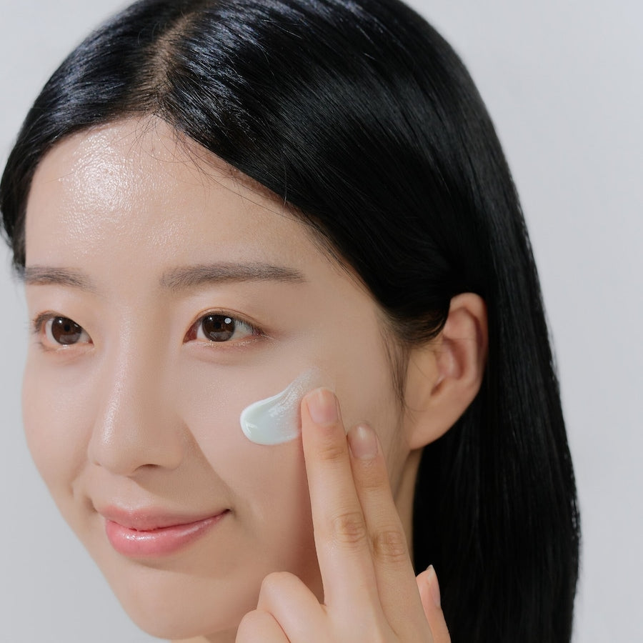 SKIN1004 Madagascar Centella Hyalu-Cica Water-Fit Sun Serum